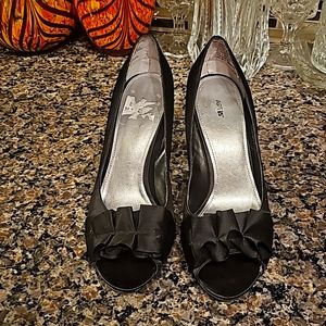 Apt 9 Designer Shoes, Black Satin Fabric w/Ribbon Now, Open Toe, Sz 8.5M, 3"